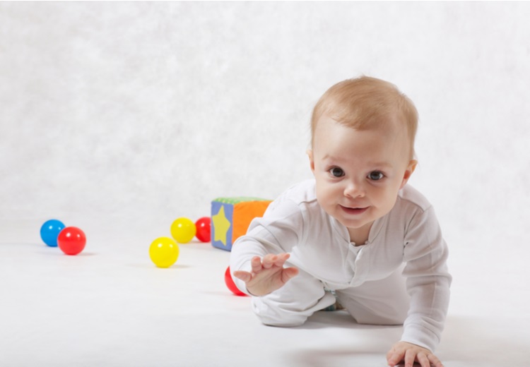 子どもが生まれたら知っておきたい 赤ちゃんの様子 生後８ ９カ月 はいはいが始まると ママの後追いも始まります Fun Life ファンライフ